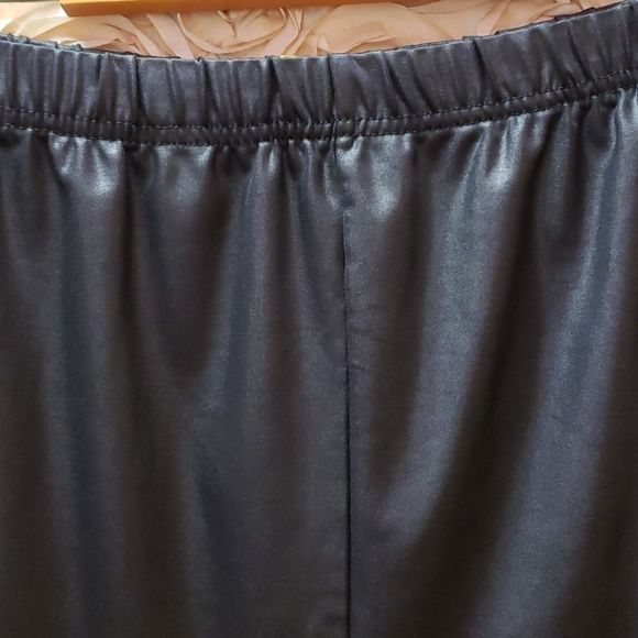 2/$40 💕💕Black Shiny Leggings NWOT - Picture 2 of 6